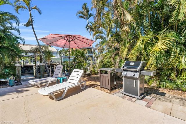 27297 Buccaneer DR, Bonita Springs, FL 34135