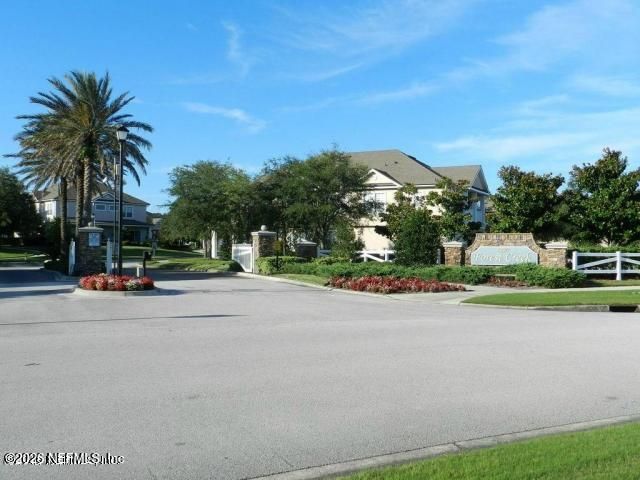 1701 FOREST LAKE Circle 3, Jacksonville, FL 32225