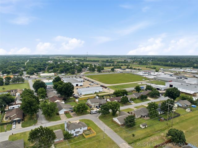 1308 Carter Avenue, Wagoner, OK 74467
