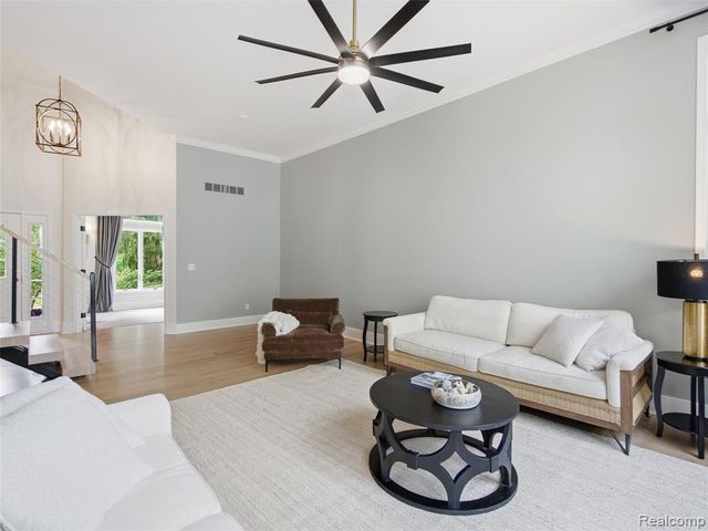 12224 Mantawauka Drive, Fenton, MI 48430