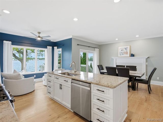 12224 Mantawauka Drive, Fenton, MI 48430