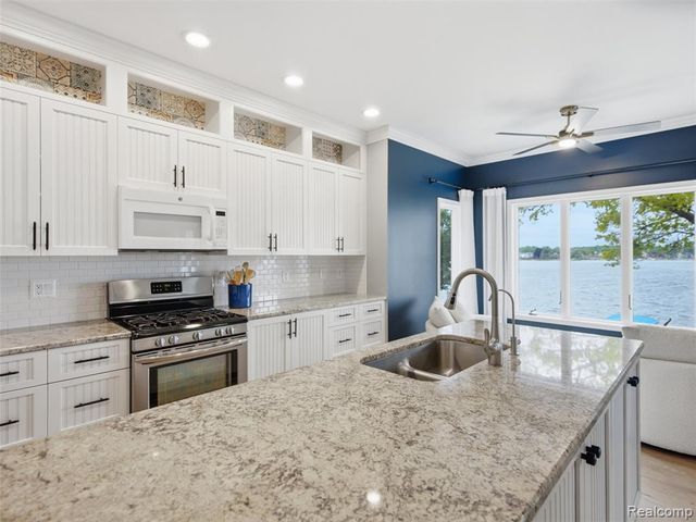 12224 Mantawauka Drive, Fenton, MI 48430