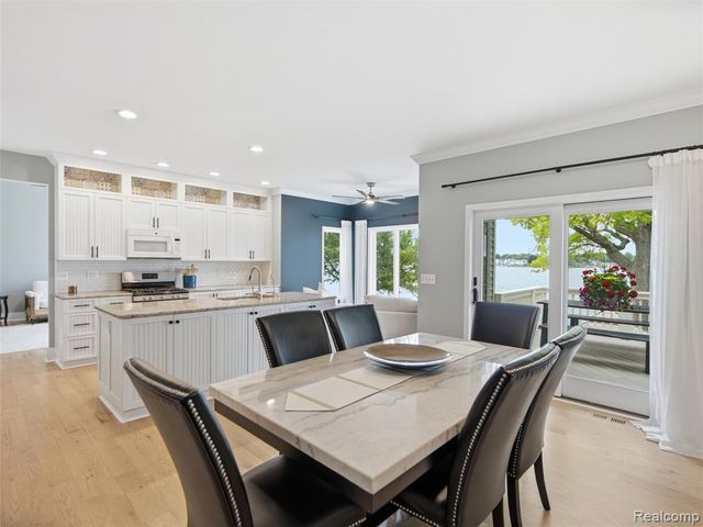 12224 Mantawauka Drive, Fenton, MI 48430