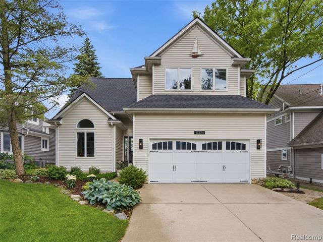 12224 Mantawauka Drive, Fenton, MI 48430