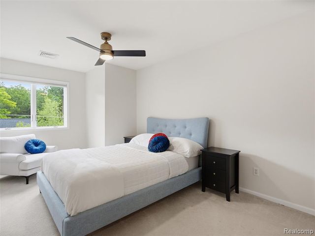 12224 Mantawauka Drive, Fenton, MI 48430