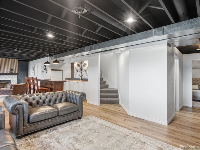 12224 Mantawauka Drive, Fenton, MI 48430