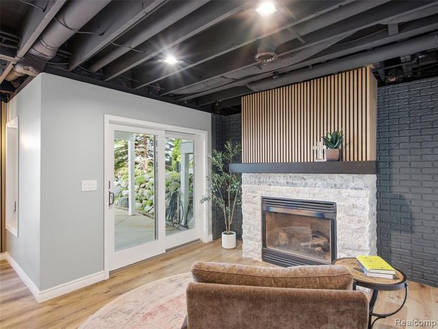 12224 Mantawauka Drive, Fenton, MI 48430