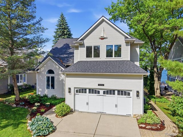 12224 Mantawauka Drive, Fenton, MI 48430