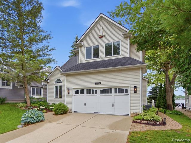 12224 Mantawauka Drive, Fenton, MI 48430