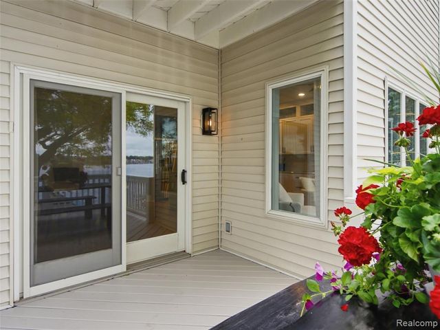 12224 Mantawauka Drive, Fenton, MI 48430