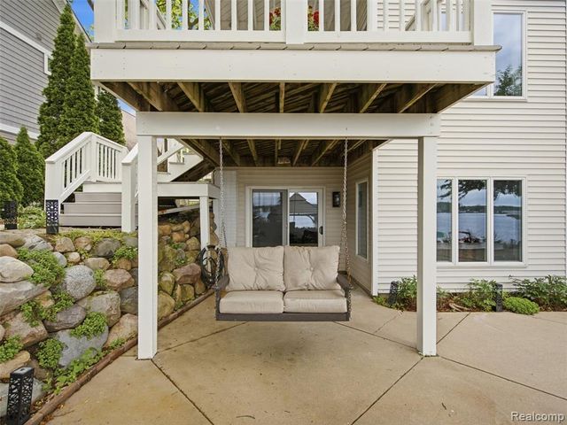 12224 Mantawauka Drive, Fenton, MI 48430