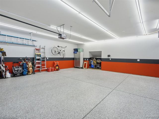 12224 Mantawauka Drive, Fenton, MI 48430