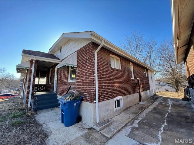 8343 Strathmore Place, Jennings, MO 63136