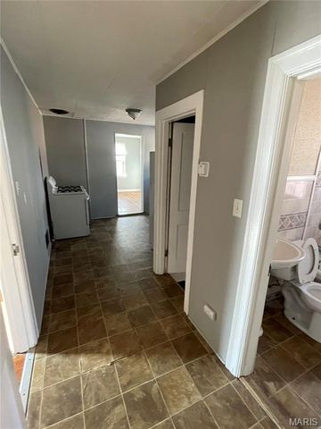 8343 Strathmore Place, Jennings, MO 63136