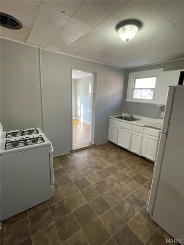 8343 Strathmore Place, Jennings, MO 63136