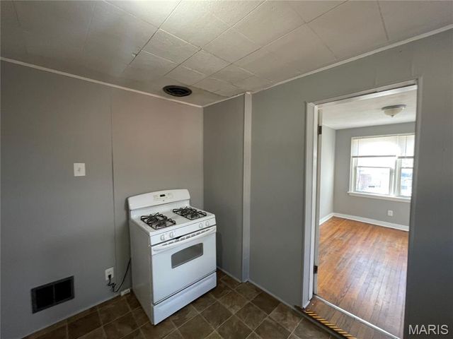 8343 Strathmore Place, Jennings, MO 63136