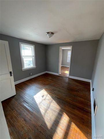 8343 Strathmore Place, Jennings, MO 63136