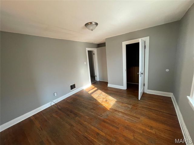 8343 Strathmore Place, Jennings, MO 63136