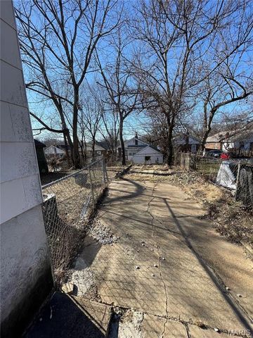 8343 Strathmore Place, Jennings, MO 63136