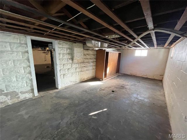 8343 Strathmore Place, Jennings, MO 63136