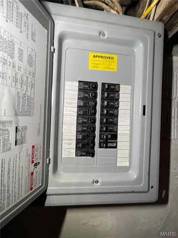 8343 Strathmore Place, Jennings, MO 63136