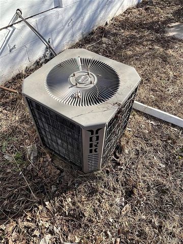 8343 Strathmore Place, Jennings, MO 63136