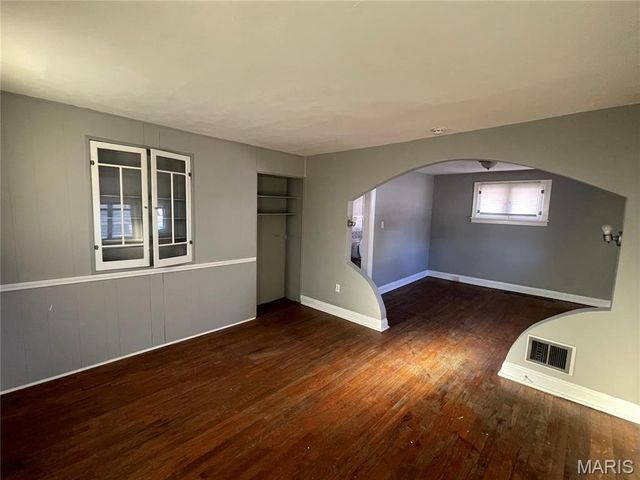 8343 Strathmore Place, Jennings, MO 63136