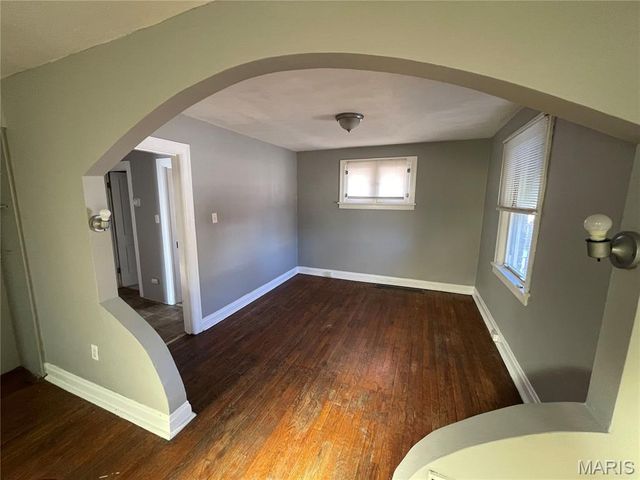 8343 Strathmore Place, Jennings, MO 63136