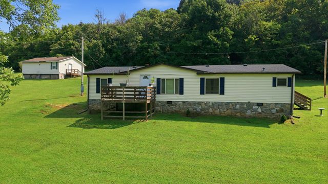 1305 Wolf Hill Rd, Bethpage, TN 37022