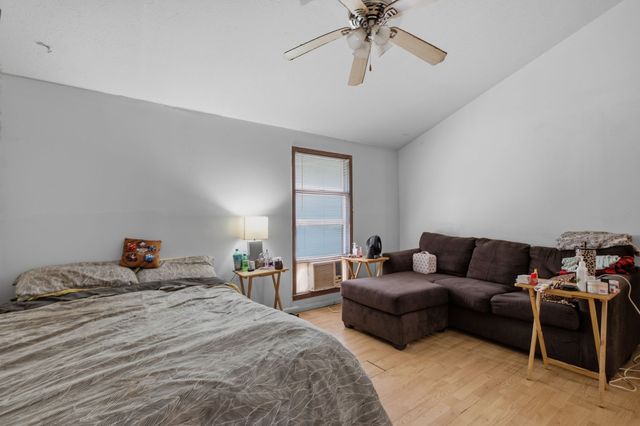 1305 Wolf Hill Rd, Bethpage, TN 37022