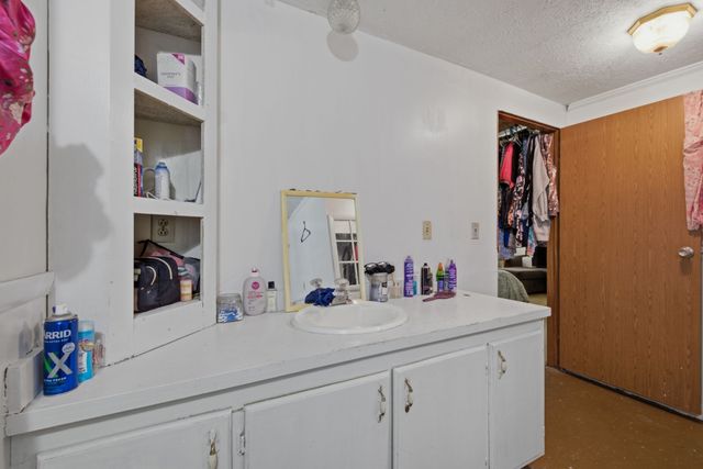 1305 Wolf Hill Rd, Bethpage, TN 37022