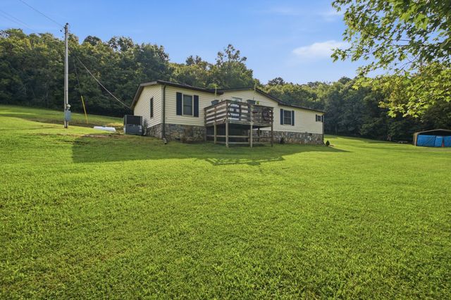 1305 Wolf Hill Rd, Bethpage, TN 37022