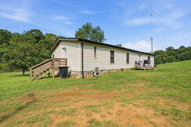 1305 Wolf Hill Rd, Bethpage, TN 37022