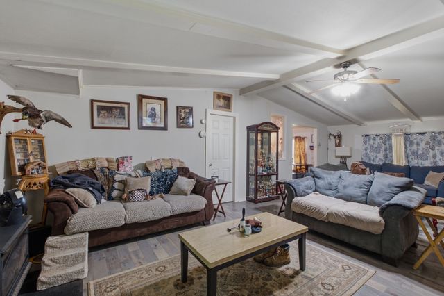 1305 Wolf Hill Rd, Bethpage, TN 37022