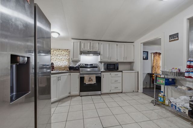 1305 Wolf Hill Rd, Bethpage, TN 37022