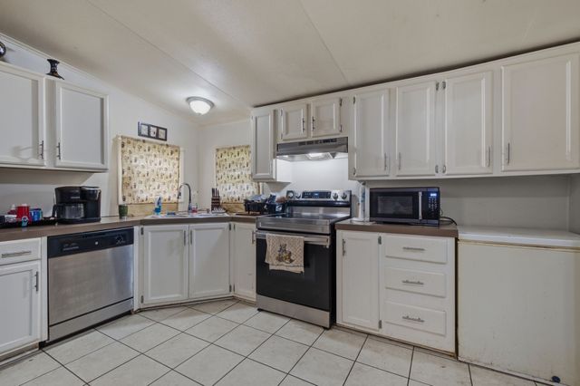 1305 Wolf Hill Rd, Bethpage, TN 37022