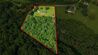 1305 Wolf Hill Rd, Bethpage, TN 37022