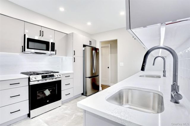 220 Kearsing Parkway G, Monsey, NY 10952