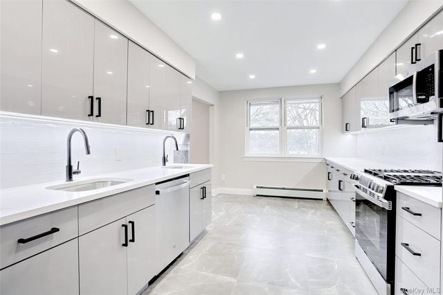 220 Kearsing Parkway G, Monsey, NY 10952