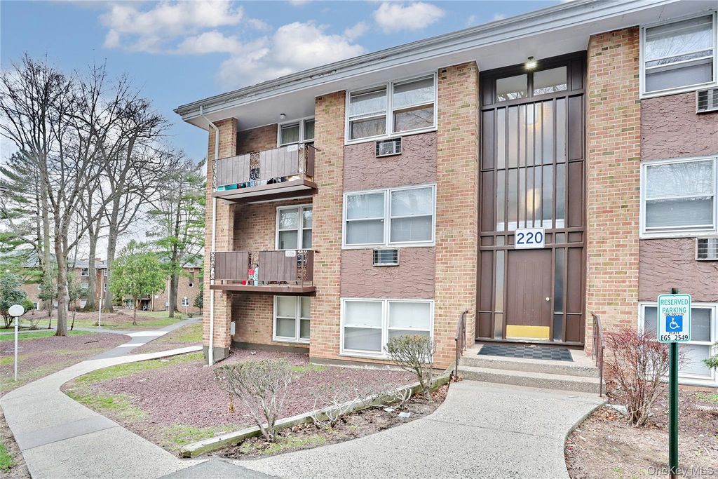 220 Kearsing Parkway G, Monsey, NY 10952
