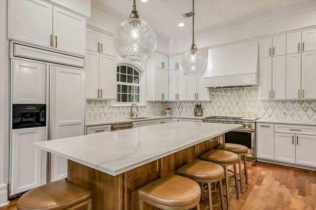 1213 Havre Lafitte DR, Austin, TX 78746