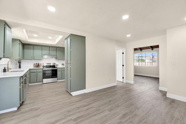 1505 Fountain Way, Madera, CA 93638