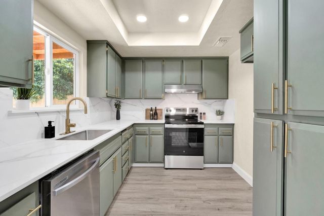 1505 Fountain Way, Madera, CA 93638