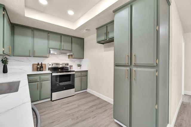 1505 Fountain Way, Madera, CA 93638