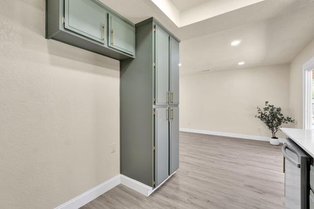 1505 Fountain Way, Madera, CA 93638