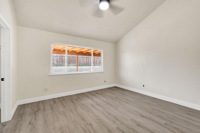 1505 Fountain Way, Madera, CA 93638