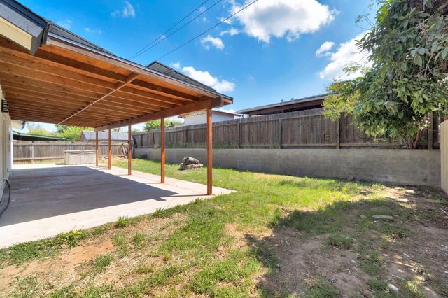1505 Fountain Way, Madera, CA 93638