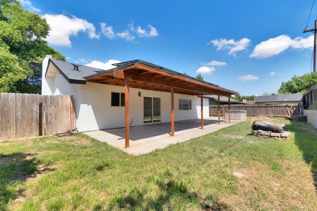 1505 Fountain Way, Madera, CA 93638