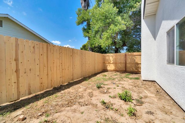 1505 Fountain Way, Madera, CA 93638