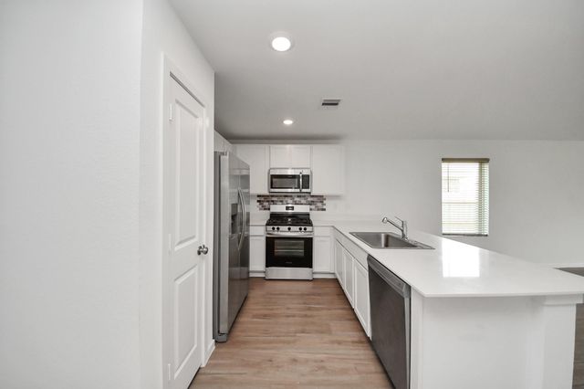 1607 Red Oak Drive, Rosenberg, TX 77471